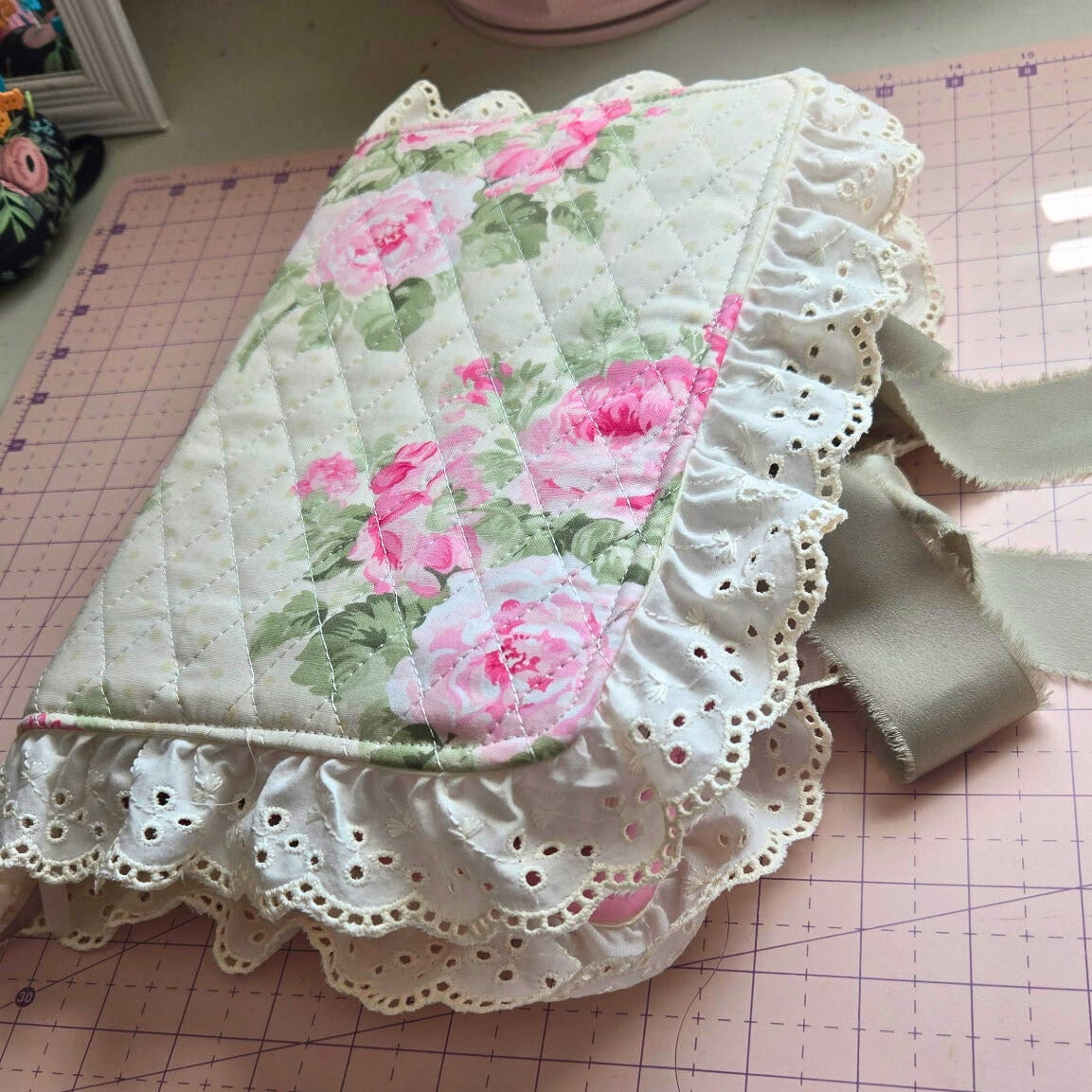 Pink Floral Paisley Quilted Bible Cover with Lace Trim and Satin Bow – Feminine Bible Case, Gift for Her (Copy)