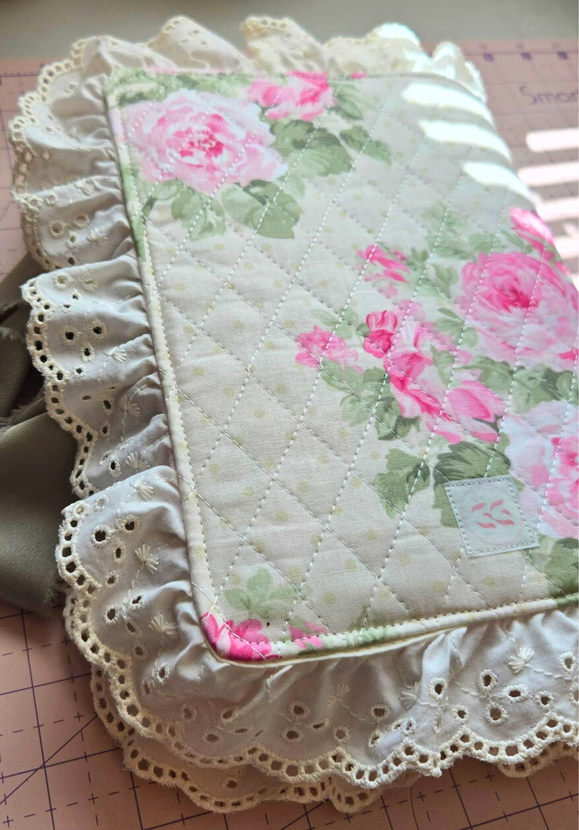 Pink Floral Paisley Quilted Bible Cover with Lace Trim and Satin Bow – Feminine Bible Case, Gift for Her (Copy)