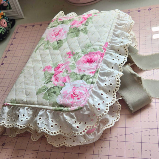 Pink Floral Paisley Quilted Bible Cover with Lace Trim and Satin Bow – Feminine Bible Case, Gift for Her (Copy)